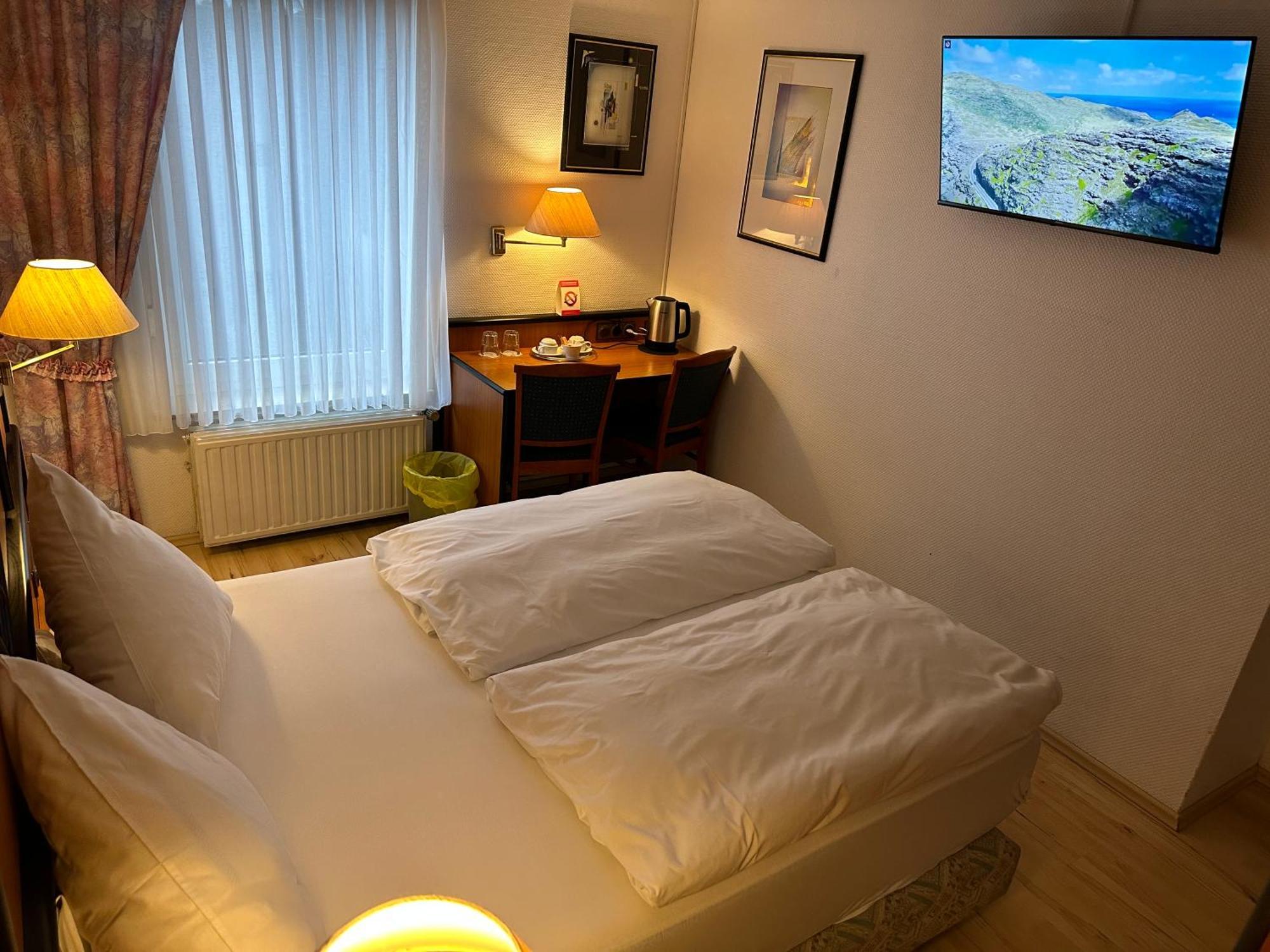Hotel Zur Post Dabringhausen - Contactless Self Check-In Wermelskirchen Buitenkant foto